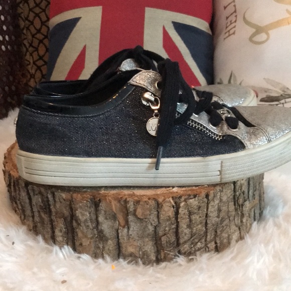 Michael kors youth sneakers  in good condition . - Picture 4 of 6
